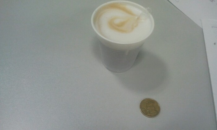 cafe con leche y sacarina de maquina x 1